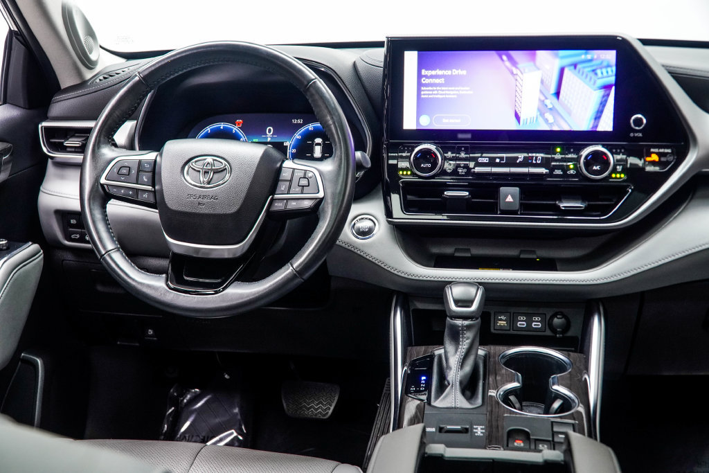 Used 2023 Toyota Highlander Platinum FWD image 19