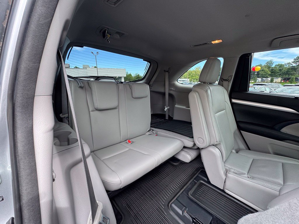 Used 2014 Toyota Highlander XLE AWD/4WD image 34