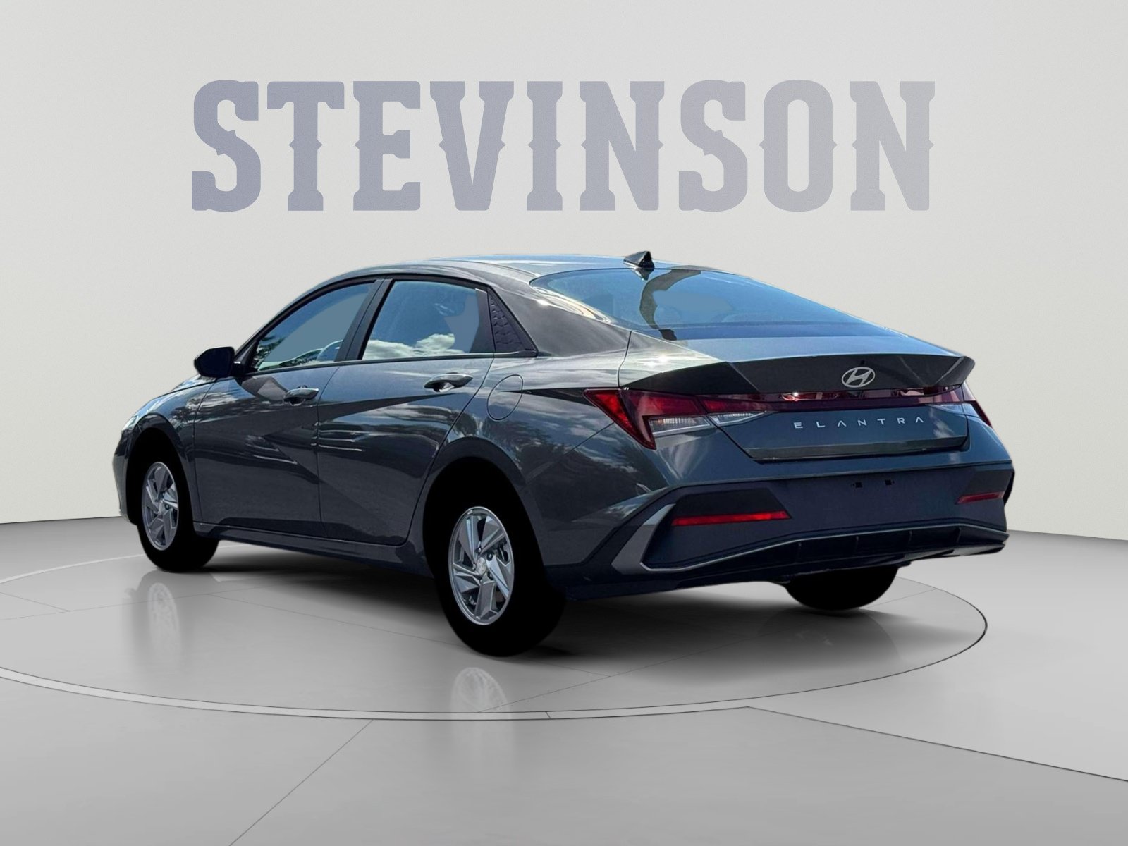 Used 2026 Hyundai Elantra SE FWD image 5