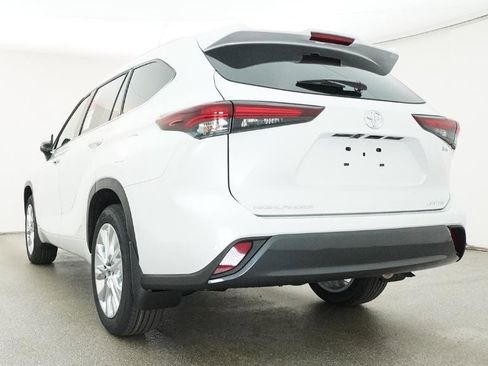 New 2026 Toyota Highlander Limited AWD/4WD image 5