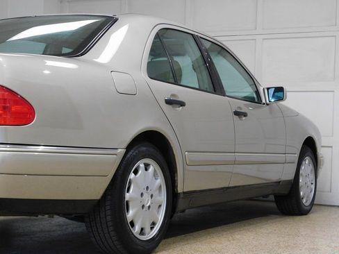 Used 1999 Mercedes-Benz E 320 4MATIC Sedan image 47