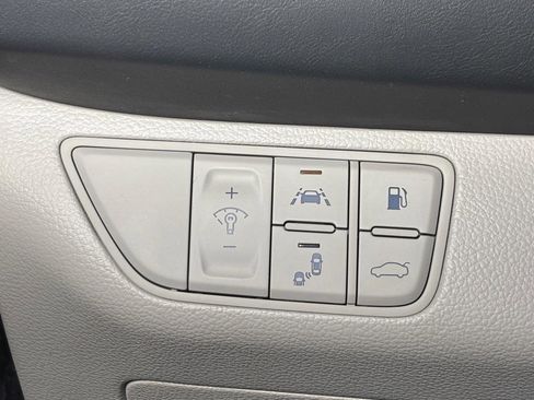 Used 2019 Genesis G70 2.0T Advanced image 24