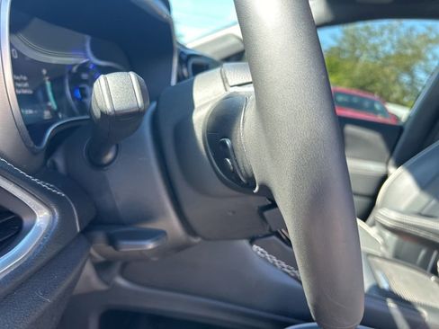 Used 2024 Chrysler Pacifica Limited w/ S Appearance Package image 38