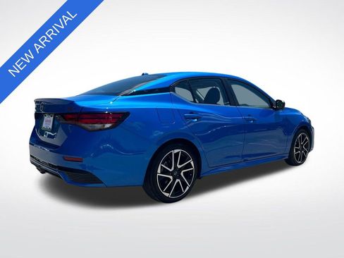 Used 2025 Nissan Sentra SR w/ SR Premium Package FWD image 3