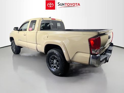 Used 2017 Toyota Tacoma SR5 w/ Tow Package AWD/4WD image 6