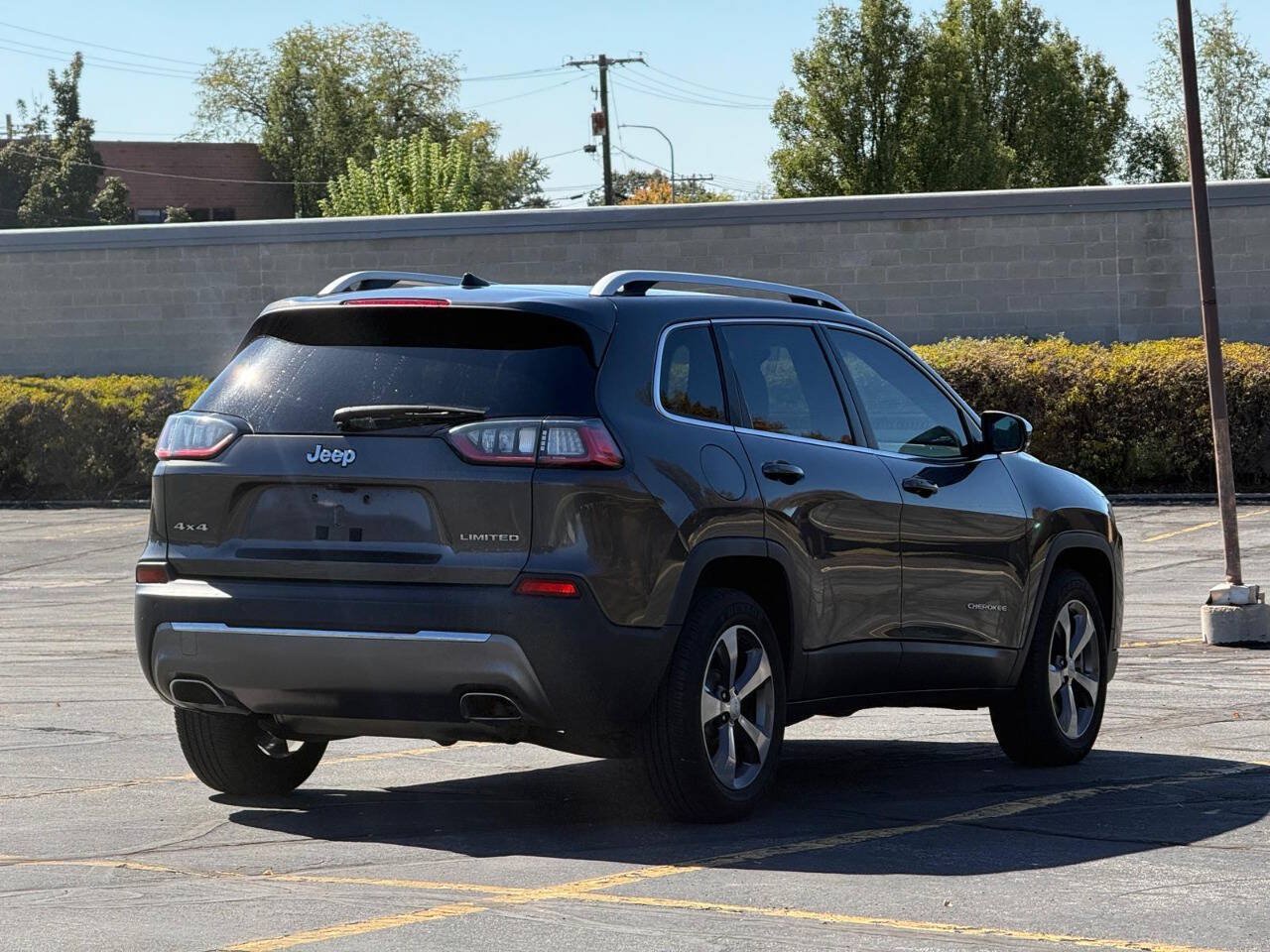 Used 2019 Jeep Cherokee Limited AWD/4WD image 5