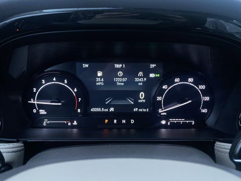 Used 2021 Lincoln Corsair AWD w/ Premium Package image 4