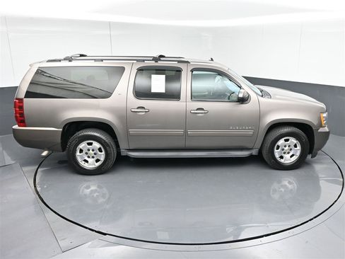 Used 2013 Chevrolet Suburban LT RWD image 24