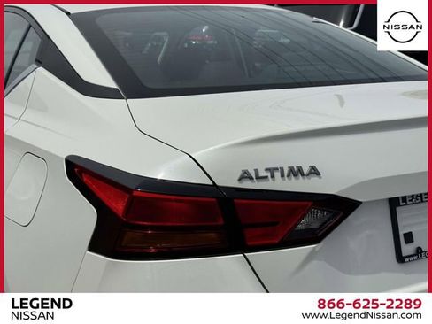 Used 2024 Nissan Altima 2.5 SV w/ SV Premium Package AWD/4WD image 11