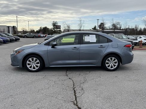 Used 2021 Toyota Corolla LE image 4