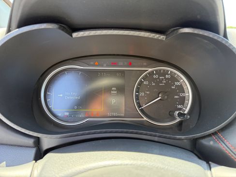 Used 2024 Nissan Versa SR FWD image 11