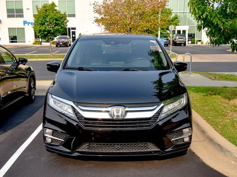 Used 2020 Honda Odyssey Elite image 3