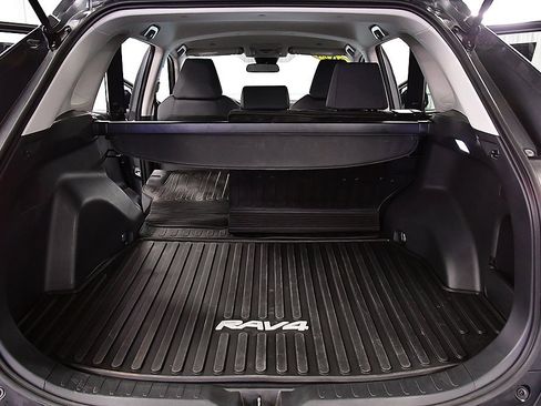 Used 2024 Toyota RAV4 XLE image 31