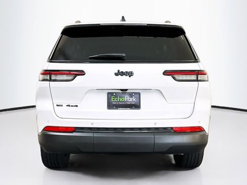 Used 2023 Jeep Grand Cherokee L Laredo image 7