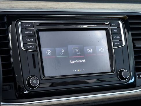 Used 2018 Volkswagen Beetle 2.0T image 43