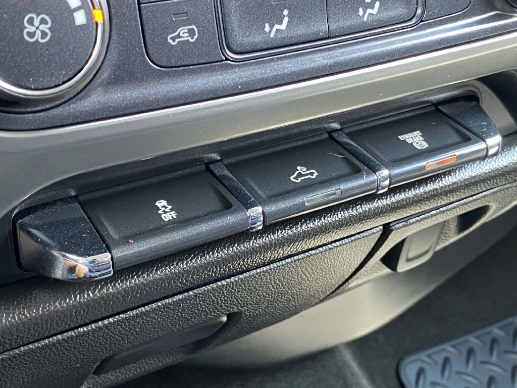 Used 2018 Chevrolet Silverado 2500 LT AWD/4WD image 20