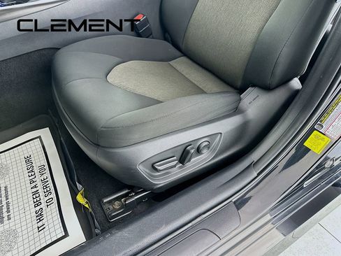 Used 2022 Toyota Camry LE image 27