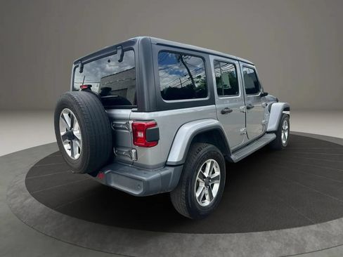 Used 2018 Jeep Wrangler Unlimited Sahara w/ Dual Top Group AWD/4WD image 5
