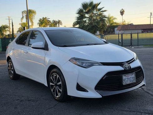 Used 2017 Toyota Corolla SE image 2