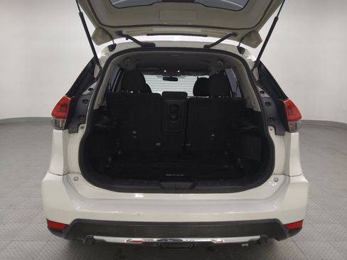 Used 2018 Nissan Rogue S image 29