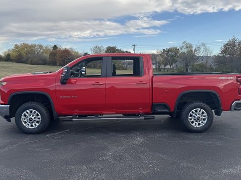 Used 2024 Chevrolet Silverado 2500 LT w/ Convenience Package image 4