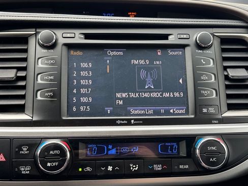 Used 2015 Toyota Highlander XLE AWD/4WD image 21