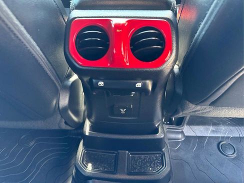 Used 2019 Jeep Wrangler Unlimited Sahara AWD/4WD image 24