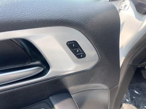 Used 2023 Chrysler Pacifica Touring-L w/ S Appearance Package FWD image 18