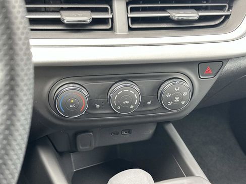 Certified 2024 Chevrolet Trax RS w/ Sunroof Package image 28