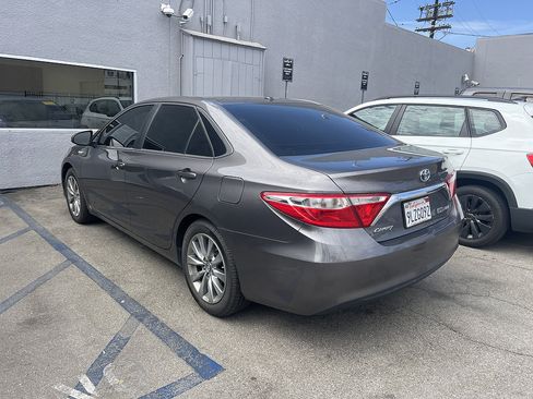 Used 2017 Toyota Camry XLE w/ Moonroof Package FWD image 3