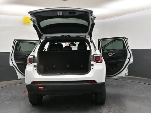 Used 2025 Jeep Compass Trailhawk AWD/4WD image 28