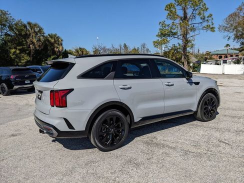 Certified 2023 Kia Sorento SX image 9