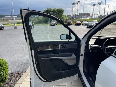 Used 2026 Cadillac Vistiq Sport w/ LPO, Floor Liner Package AWD/4WD image 14