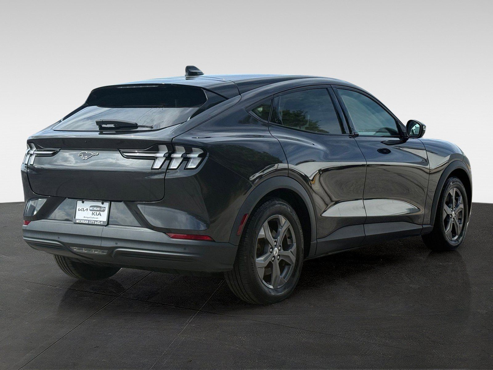 Used 2022 Ford Mustang Mach-E Select RWD image 5