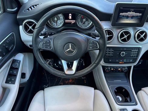 Used 2017 Mercedes-Benz GLA 250 image 28