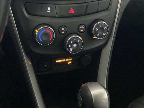 Certified 2022 Chevrolet Trax LT w/ Driver Confidence Package image 23