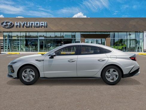 New 2026 Hyundai Sonata SE FWD image 3