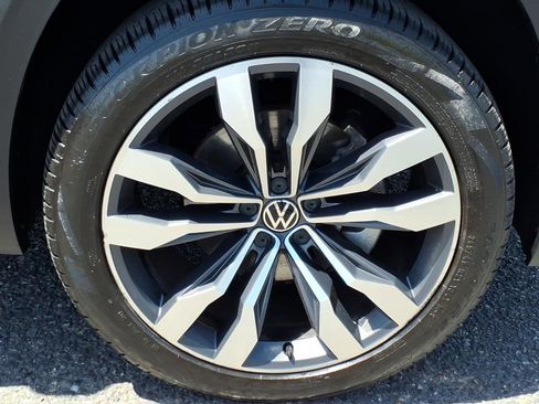 Certified 2022 Volkswagen Atlas Cross Sport SEL Premium R-Line AWD/4WD image 9