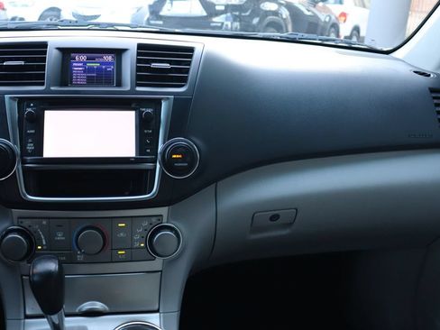 Used 2013 Toyota Highlander Plus FWD image 45