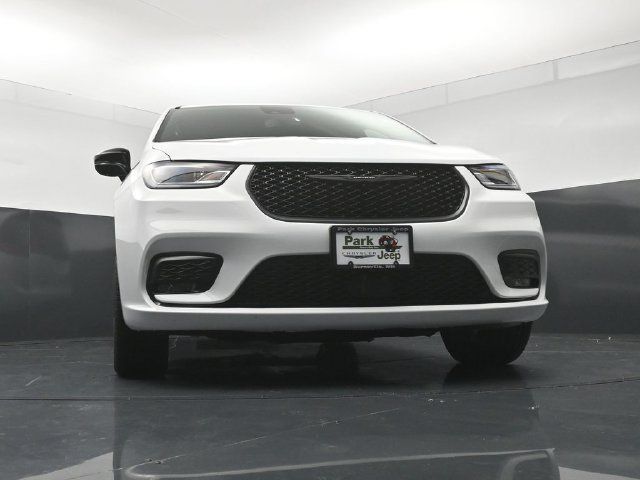 Used 2026 Chrysler Pacifica Limited w/ S Appearance Package AWD/4WD image 19
