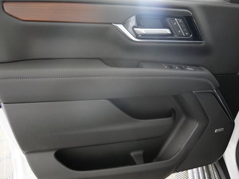 New 2026 GMC Yukon XL Denali w/ Denali Reserve Package AWD/4WD image 11