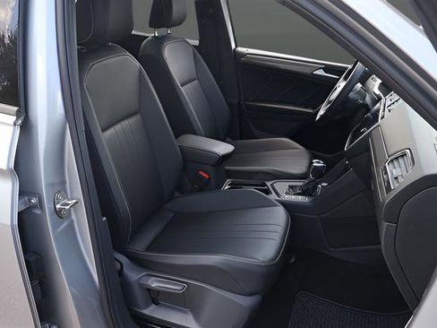 Certified 2022 Volkswagen Tiguan SE R-Line FWD image 18