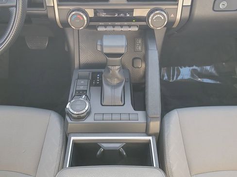 Certified 2025 Toyota Tacoma SR5 AWD/4WD image 15