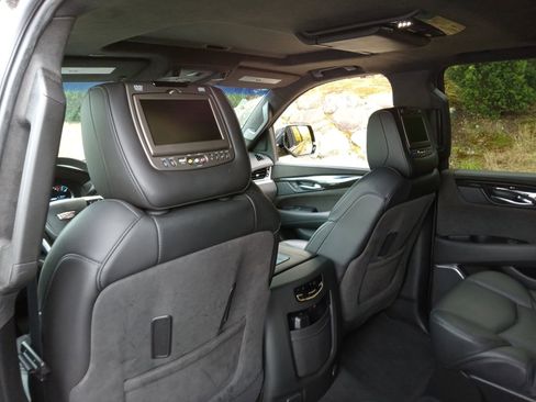 Used 2019 Cadillac Escalade Platinum image 23