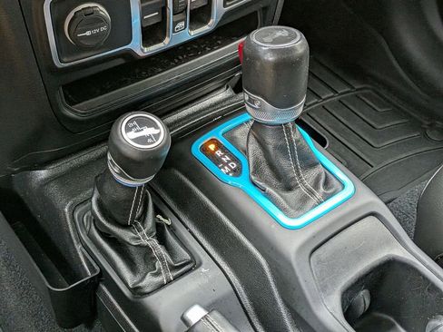 Used 2020 Jeep Wrangler Unlimited Sahara w/ Dual Top Group image 17