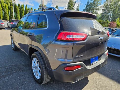 Used 2015 Jeep Cherokee Latitude w/ Cold Weather Group AWD/4WD image 3