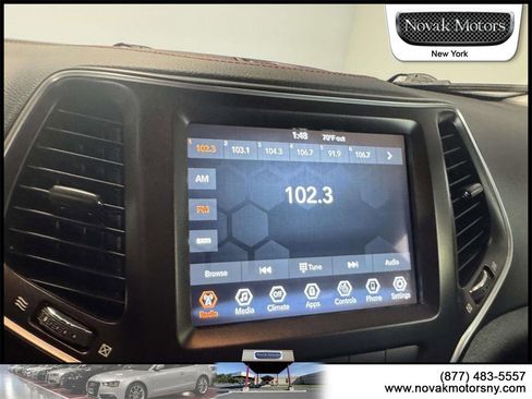 Used 2022 Jeep Cherokee Trailhawk image 20