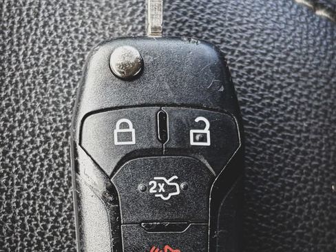 Used 2016 Ford Fusion SE FWD image 4