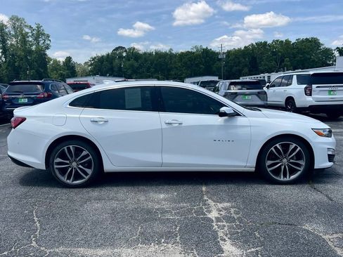 Used 2022 Chevrolet Malibu Premier FWD image 2