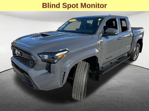 Used 2024 Toyota Tacoma TRD Sport w/ TRD Sport Upgrade Package AWD/4WD image 5
